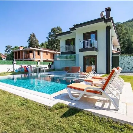 Villa Noyan *